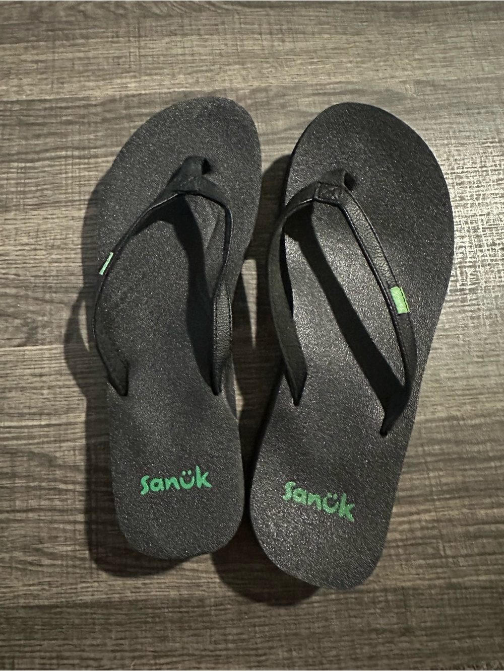 Sanuk Black Foam Flip Flops with Green Logo - Size 7